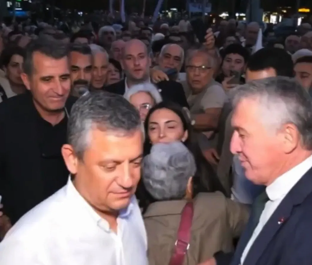 ozgur-ozelden-skandal-vatandasa-beddua-etti-allah-seni-kahretsin-1789789022285.jpeg Özgür Özel'den skandal! Vatandaşa beddua etti: Allah seni kahretsin-2