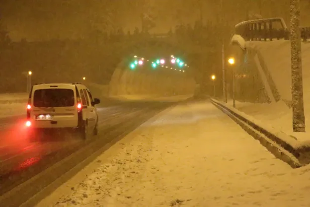 Bolu Dağı'nda ağır araçların geçişine 15 saattir izin verilmiyor-6