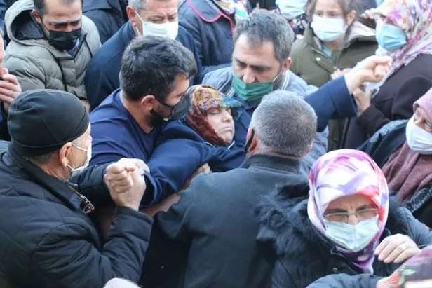 samuray-kilici-nedir-nasil-bir-sey-samuray-kilici-olayi-nedir-katana-kilici-ile-oldurulen-basak-cengizin-son-goruntuleri-ortaya-cikti-1636643279847.jpg Samuray kılıcı olayı nedir? Samuray kılıcı nedir, nasıl bir şey? Katana kılıcı ile öldürülen Başak Cengiz'in son görüntüleri ortaya çıktı!-5