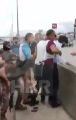 CHP'nin yürüyüşüne saldırının önlendiği anlar