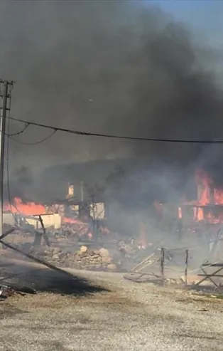 Son dakika: Bolu'da korkutan yangın: 12 ev küle döndü!