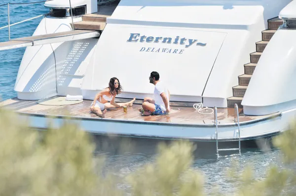 ebru-salli-esi-ugur-akkusu-ele-verdi-kopruyu-gecene-kadardi-dedi-aciklamasiyla-guldurdu-1634162359472.jpg Ebru Şallı eşi Uğur Akkuş'u ele verdi! 'Köprüyü geçene kadardı' dedi açıklamasıyla güldürdü-1