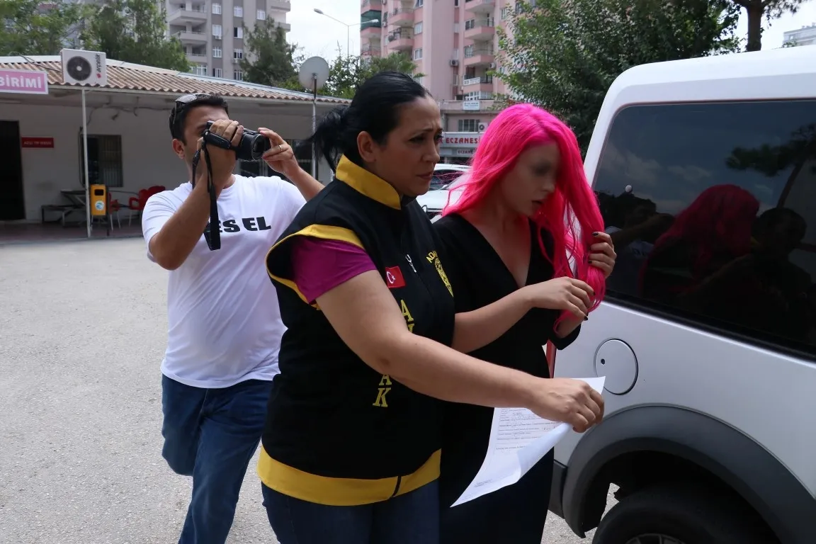 Adana'da fuhuş operasyonu! Pempe Panter yakalandı - 1