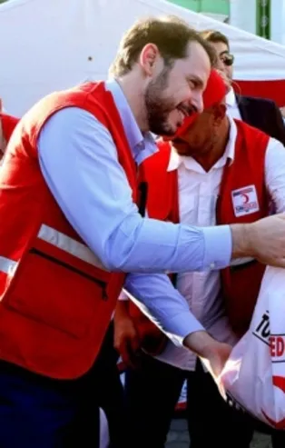 Bakan Albayrak'tan Endonezya'daki felaketzedelere yardım eli