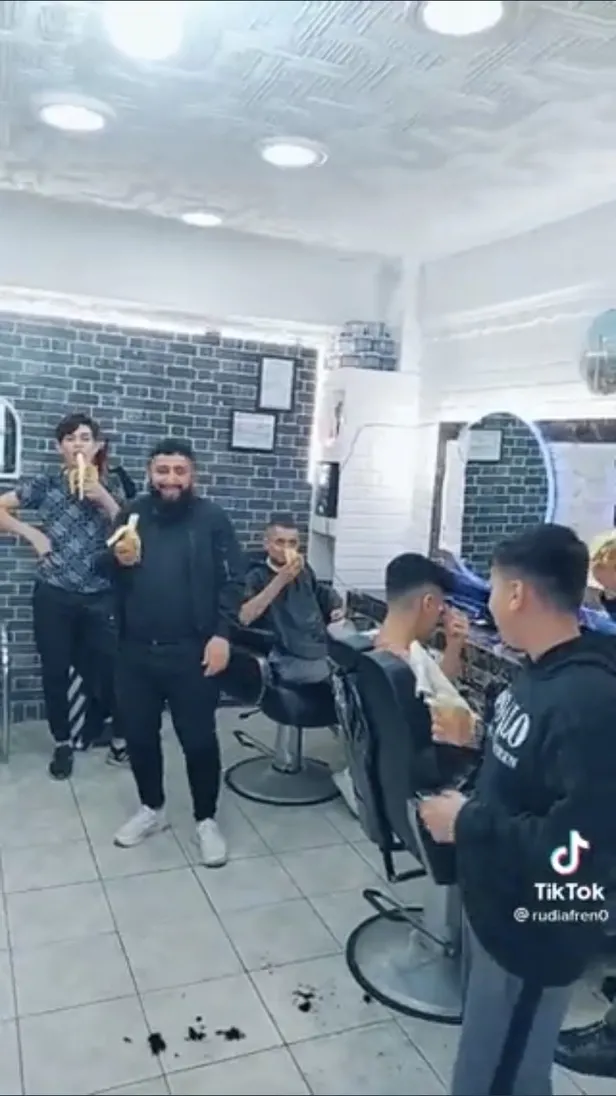 muz-videosu-ceken-7-provokator-gozaltina-alindi-sinir-disi-edilecekler-1635366138917.jpg "Muz videosu" çeken provokatörler gözaltına alındı! Sınır dışı edilecekler-2