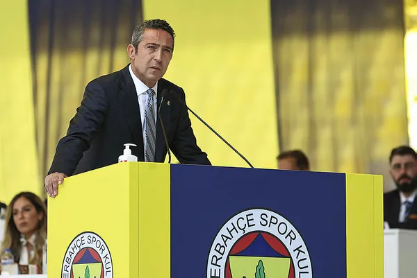 son-dakika-fenerbahce-baskani-ali-koctan-flas-aciklamalar-istifa-edecek-mi-1636636448627.jpg SON DAKİKA! Fenerbahçe Başkanı Ali Koç'tan flaş Pereira ve Mesut Özil açıklamaları! "Ticari işleri bırakıp..."-2