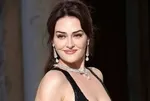 Esra Bilgiç beyaz elbisesiyle göz kamaştırdı! “Melek gibisin”