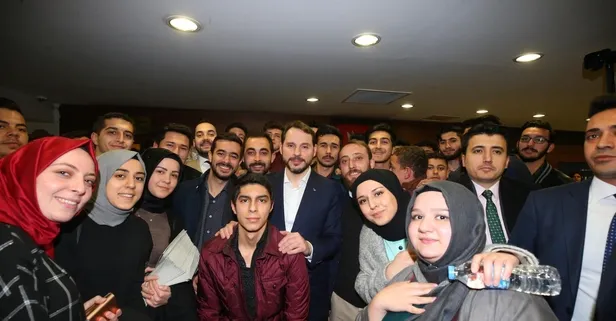 Bakan Albayrak gençlerle bir araya geldi