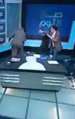 Başörtüsü farz değil diyen müftüye canlı yayında dayak!