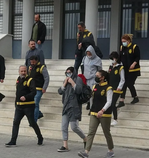 2-ilde-fuhus-operasyonu-5-trans-bireye-gozalti-1649348211665.jpg 2 ilde fuhuş operasyonu: 5 trans bireye gözaltı-3