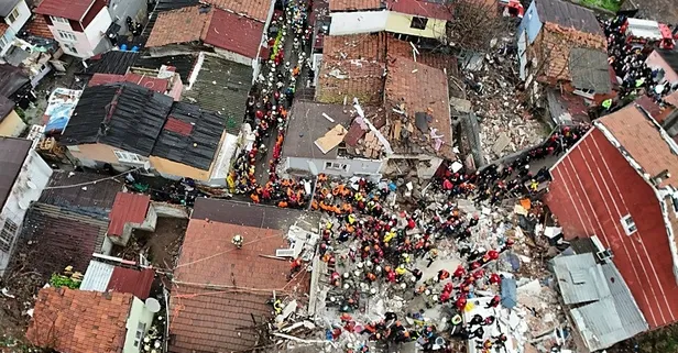 Son dakika: İstanbul Fatih'te yan yana olan 2 bina çöktü! Vali Gül son durumu açıkladı: Enkazdaki 9 kişi sağ kurtarıldı