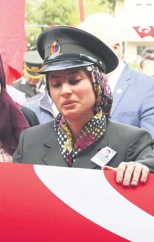 Batman'daki saldırıra şehit düşen askerleri on binler uğurladı