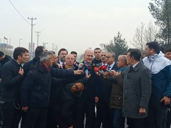 Son dakika: Diyarbakır'da polis servisine bombalı saldırı: 9 memur yaralandı-5