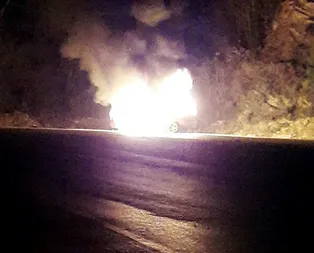 Seyir halinde araç alev aldı! Sürücü son anda kurtuldu