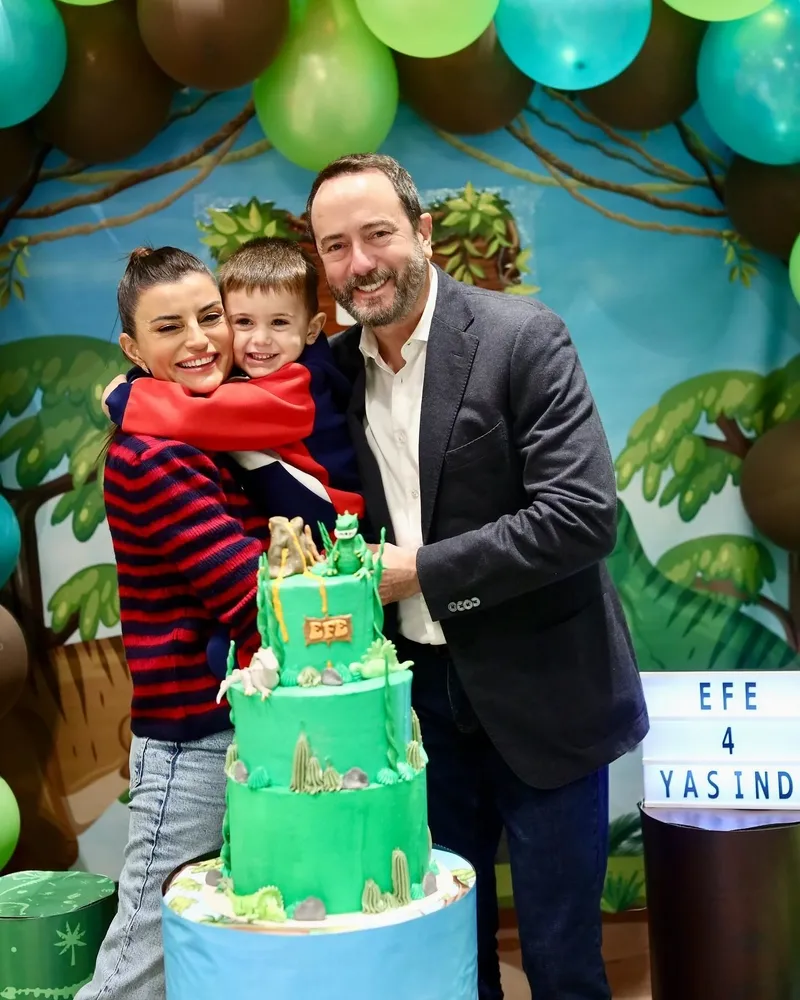 6-yillik-evlilikte-mutsuz-son-ece-vahapoglu-ile-cihan-alpay-bosandi-ayriligi-boyle-duyurdu-1717677853025.jpg 6 yıllık evlilikte mutsuz son! Ece Vahapoğlu ile Cihan Alpay boşandı! Ayrılığı böyle duyurdu-4