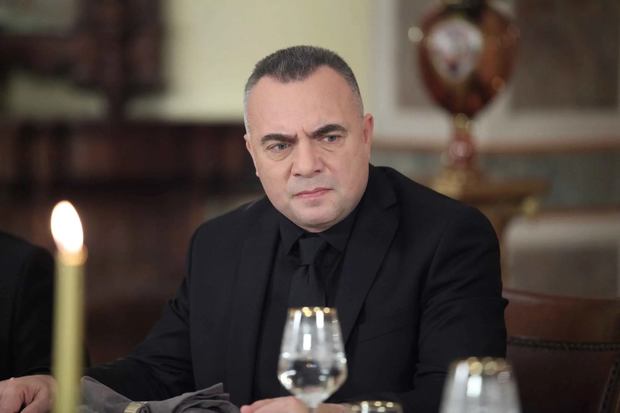 Eşkıya Dünyaya Hükümdar Olmaz yine birinci!