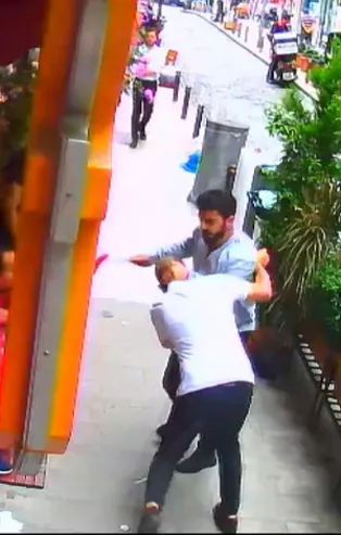 Şişli'de dehşet! Kendisini uyaran görevliyi defalarca bıçakladı