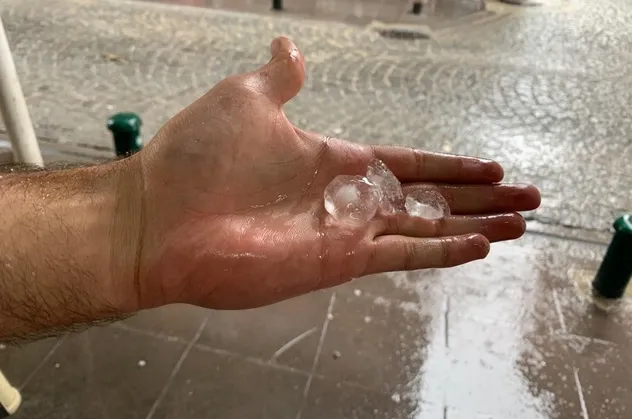 Eskişehir’de ceviz büyüklüğünde dolu!