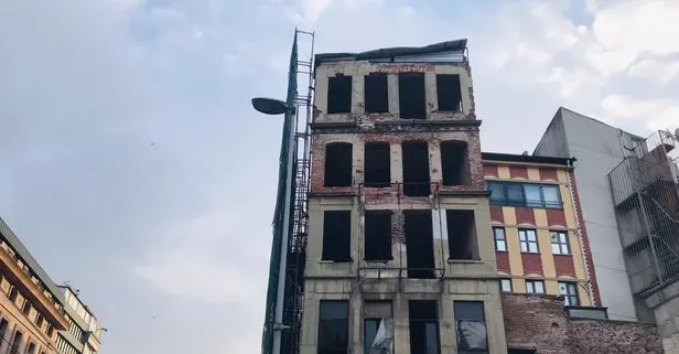 Son dakika: Karaköy’de 5 katlı binada çökme! Tramvay seferleri durduruldu