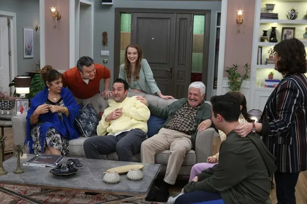 kanal-dnin-o-dizisinin-adi-degisiyor-ilk-kez-rastlayacaksiniz-televizyon-tarihinde-esi-benzeri-yok-1609256069621.jpg Kanal D'nin o dizisinin adı değişiyor! İlk kez rastlayacaksınız televizyon tarihinde eşi benzeri yok-9