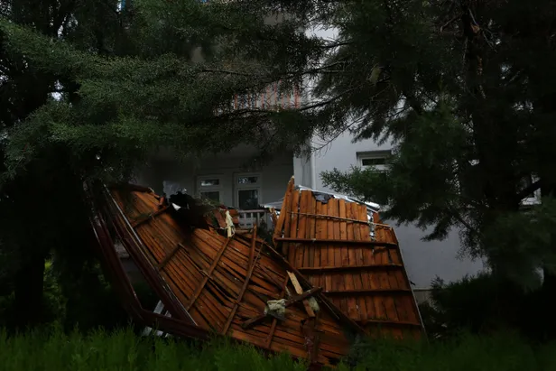 Son dakika: Karadeniz'i fırtına vurdu: 1 kişi öldü, 2 polis yaralı!-6