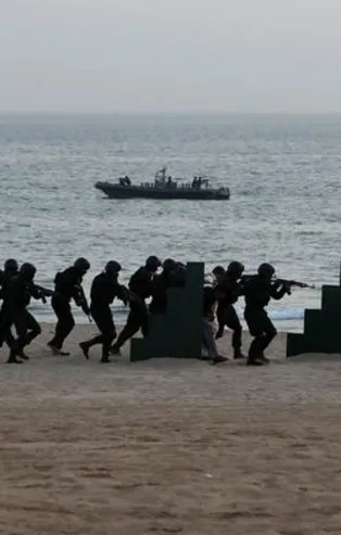 Deniz Kuvvetlerinden nefes kesen tatbikat