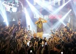 Rapçi Ben Fero'dan sahnede asker selamı