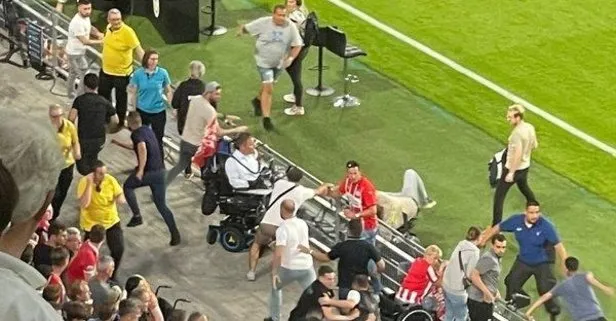 Galatasaraylı futbolculara PSV taraftarından çirkin saldırı!