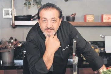 MasterChef Mehmet Yalçınkaya asrın felaketinde tanık olduğu acılı anları paylaştı! ‘Sizden pirinç istemeye geldim’ deyince hayatı sorgulamaya başladım
