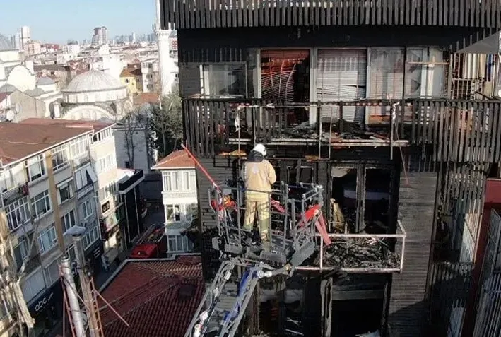 Pendik’teki otel yangınında ölü sayısı 3’e yükseldi