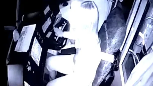 Korkunç kaza kamerada! Tramvaylar kafa kafaya çarpıştı-2