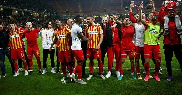 Lig Kupası’nı cumartesi kaldıracak olan Trabzon Türkiye Kupası’na yarı finalde veda etti
