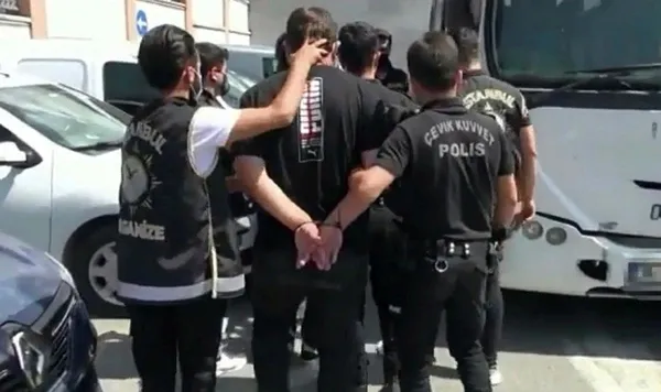 400 bin TL'ye satın aldığı otomobili komşu çizdi! (Yaşam haberleri)-10