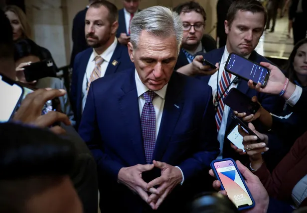 abdde-butce-krizi-cozulemedi-hukumetin-kapanmasina-saatler-kaldi-son-10-yilda-dorduncu-kapanma-1696072736468.jpg Amerika uzatmaları oynuyor: 45 gün daha! ABD Başkanı Biden hükümetin kapanmasını önleyecek geçici bütçe tasarısını onayladı-6