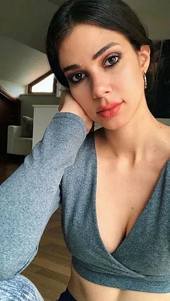 Akıncı dizisinin güzel oyuncusu Deren Talu'dan annesi Defne Samyeli'ye iltifat: Annem oyuncu koçum gibi-8