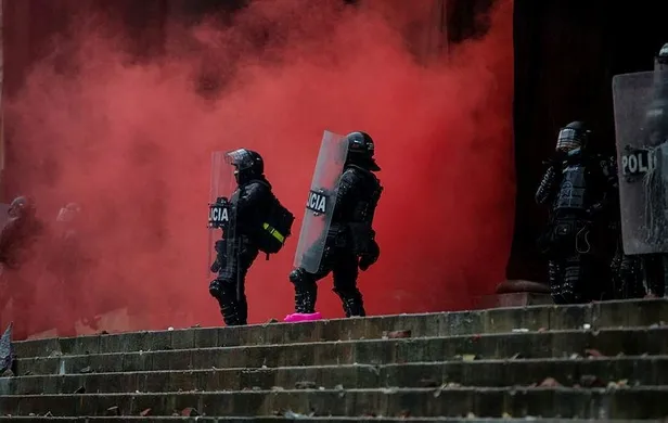 SON DAKİKA: Kolombiya yangın yeri! 9. gününde tansiyon düşmüyor-3