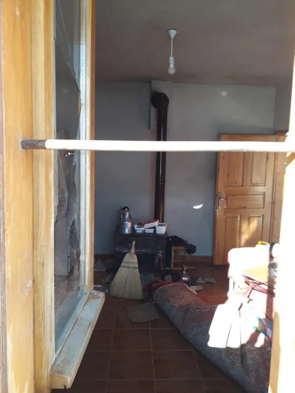 rize-camlihemsinde-ayilar-25-evdeki-esyalari-parcaladi-1607330628519.jpg Rize Çamlıhemşin'de ayılar 25 evdeki eşyaları parçaladı-2