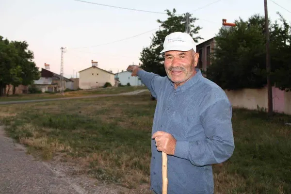 karsisina-cikan-ayiyi-korkutarak-kacirdi-yasadigi-anlari-anlatinca-dinleyenler-kahkahaya-boguldu-1655883868293.jpg Karşısına çıkan ayıyı korkutarak kaçırdı! Yaşadığı anları anlatınca dinleyenler kahkahaya boğuldu-2