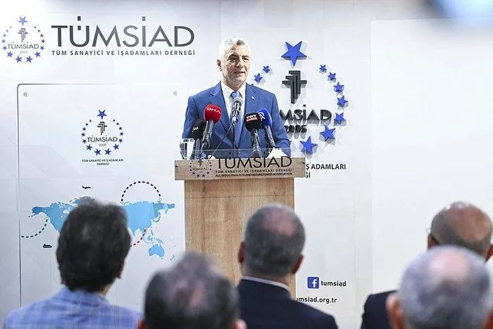 ticaret-bakani-omer-bolat-ticaret-ahlaki-ve-ureten-turkiye-panelinde-konustu-bu-yil-ihracatta-255-256-milyar-d-1699972196466.jpeg Ticaret Bakanı Ömer Bolat "Ticaret Ahlakı ve Üreten Türkiye" panelinde konuştu: "Bu yıl ihracatta 255-256 milyar dolara ulaşacağız"-4