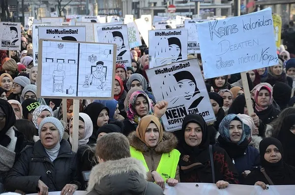 Avusturya’da “Başörtüme Dokunma” protestosu-1