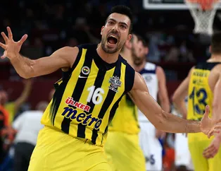 Atatürk pankartını tutmayan Sloukas ile ilgili Fenerbahçe'den flaş karar