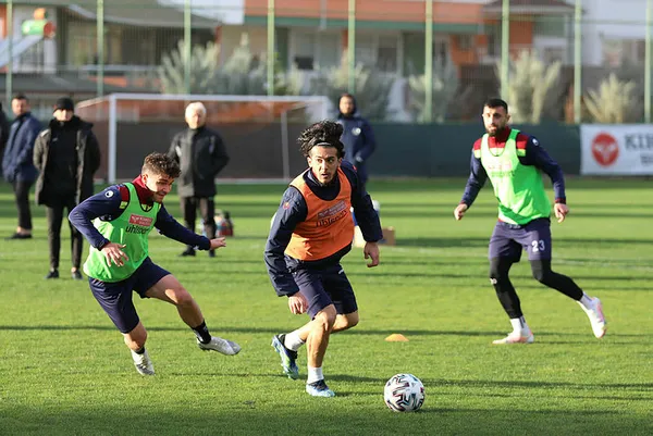 aytemiz-alanyaspor-galatasaray-macina-hazirlaniyor-1613496016755.jpg Aytemiz Alanyaspor Galatasaray maçına hazırlanıyor-3