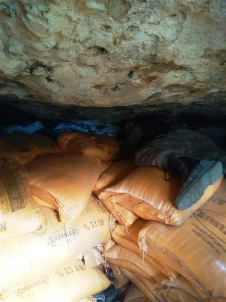 PKK'lı hainlerin inlerinde 7 ton patlayıcı bulundu-2