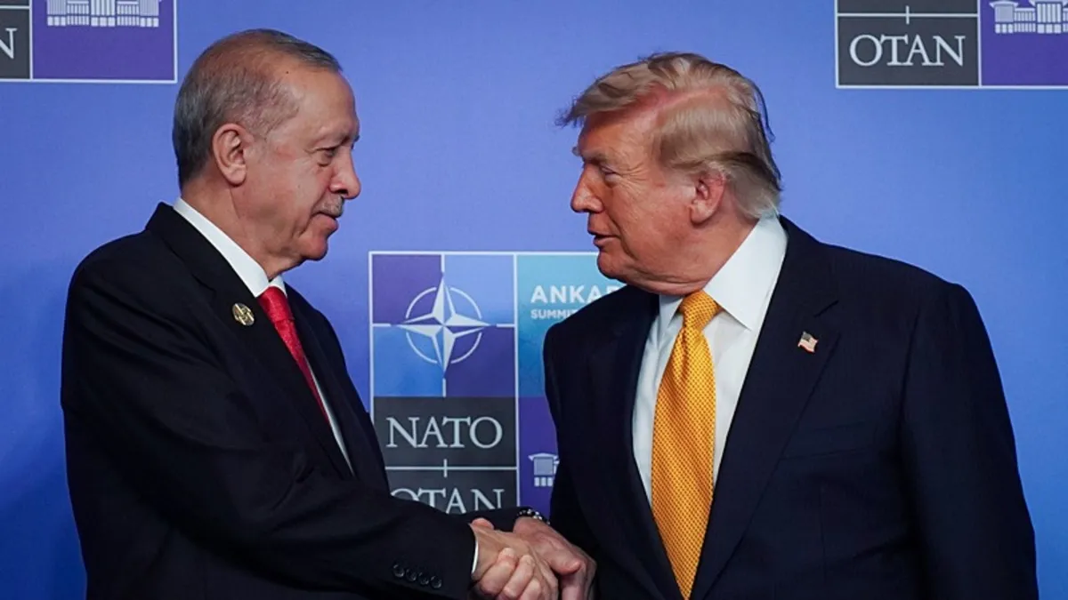 NATO Zirvesi’nde kare kare mesaj: Ayakkabıdan turkuaz halıya çarpıcı analiz