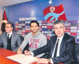 Demir imzaladı Güray sırada