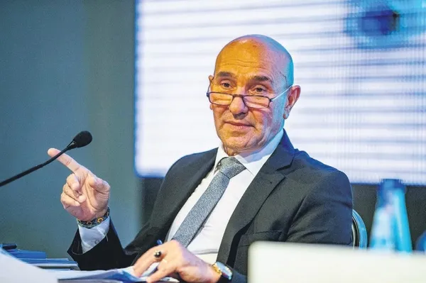 İnsanoğlu Mars'ta helikopter uçuruyor, sürücüsüz otomobile geçiyor: CHP’li belediye ise kentteki heykelleri sayıyor!-1