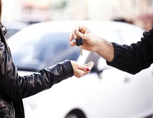 Araba alacaklar elini çabuk tutsun! Markalar son kozunu yaptı! Mercedes, BMW, Peugeot, KIA... En ucuz sıfır araç listesi!