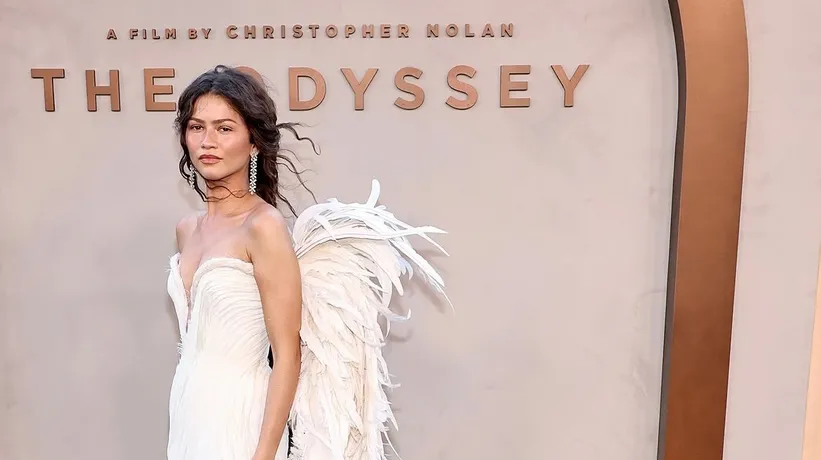 Zendaya’nın film galası şıklığı olay oldu! Athena’dan ilham alan tarzına övgü yağdı
