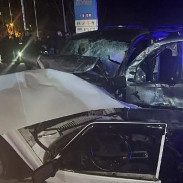 Araç ikiye bölündü: Bir kişi öldü