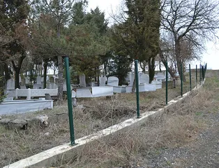 Bunu da gördük! Mezarlık demirlerini çaldılar